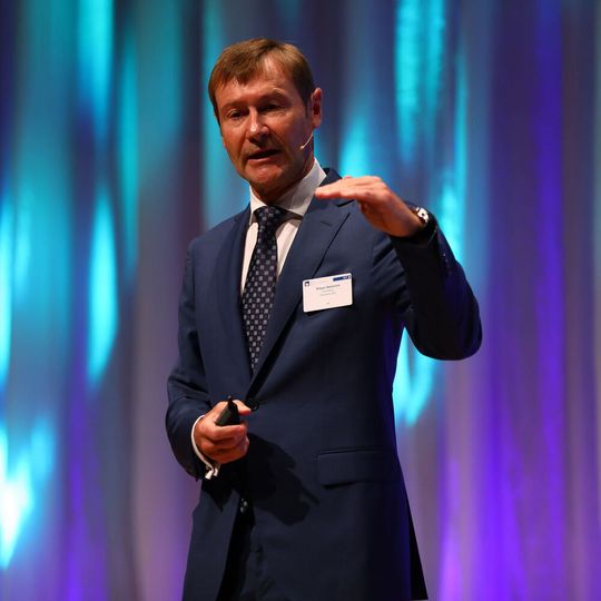 Klaus Helmrich, Mitglied des Vorstands der Siemens AG, beim „Forum Deutscher Mittelstand“ in Stuttgart Klaus Helmrich, Mitglied des Vorstands der Siemens AG, beim „Forum Deutscher Mittelstand“ in Stuttgart