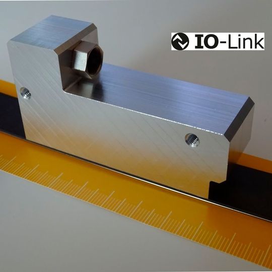Mit IO-Link wird die durchgängige Kommunikation bis in die Sensorebene ermöglicht. Mit IO-Link wird die durchgängige Kommunikation bis in die Sensorebene ermöglicht.