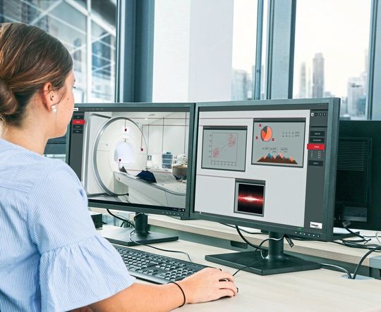 Die Analyse von digitalen Daten ist in der Medizintechnik das zentrale Thema der Zukunft und bietet mit das größte Potenzial für künftige Geschäftsmodelle. Die Analyse von digitalen Daten ist in der Medizintechnik das zentrale Thema der Zukunft und bietet mit das größte Potenzial für künftige Geschäftsmodelle.