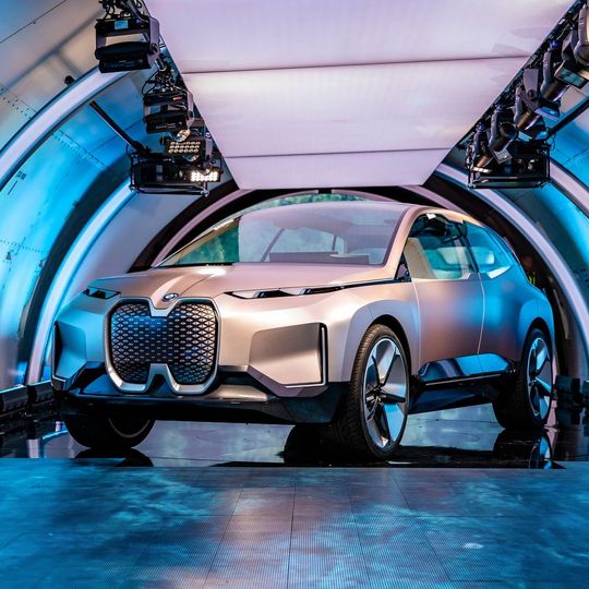 Der BMW i-Next soll die Elektro-Zukunft von BMW zeigen. Der BMW i-Next soll die Elektro-Zukunft von BMW zeigen.