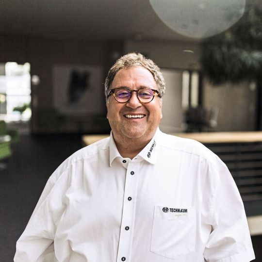 Am 01. September 2018 feierte Christen J. Merkle, Gesellschafter Geschäftsführer der AHP Merkle GmbH in Gottenheim sein 30. Betriebsjubiläum. Am 01. September 2018 feierte Christen J. Merkle, Gesellschafter Geschäftsführer der AHP Merkle GmbH in Gottenheim sein 30. Betriebsjubiläum.