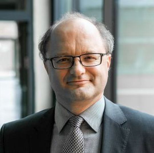 Prof. Peter Wasserscheid wurde gemeinsam mit Prof. Wolfgang Arlt und Daniel Teichmann für den Deutschen Zukunftspreis 2018 nominiert. Prof. Peter Wasserscheid wurde gemeinsam mit Prof. Wolfgang Arlt und Daniel Teichmann für den Deutschen Zukunftspreis 2018 nominiert.