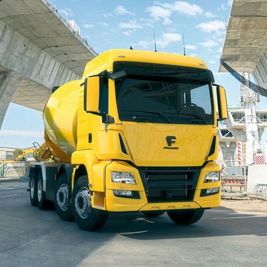Der auf einem MAN-Fahrgestell basierende elektrische Beton-Fahrmischer weist eine Antriebsleistung von 400 kW und 37 Tonnen zulässiges Gesamtgewicht auf. Der auf einem MAN-Fahrgestell basierende elektrische Beton-Fahrmischer weist eine Antriebsleistung von 400 kW und 37 Tonnen zulässiges Gesamtgewicht auf.
