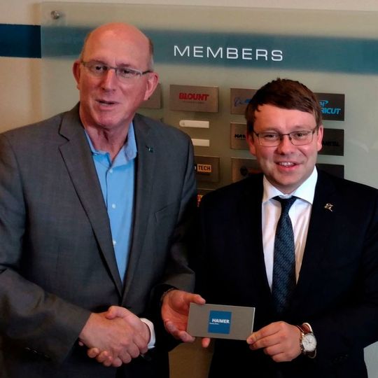 William Gerry, Program Manager Global Technology for Boeing Research and Technology, (l) and President of the Haimer Group, Andreas Haimer, at the official membership inauguration of Haimer at the OMIC. William Gerry, Program Manager Global Technology for Boeing Research and Technology, (l) and President of the Haimer Group, Andreas Haimer, at the official membership inauguration of Haimer at the OMIC.