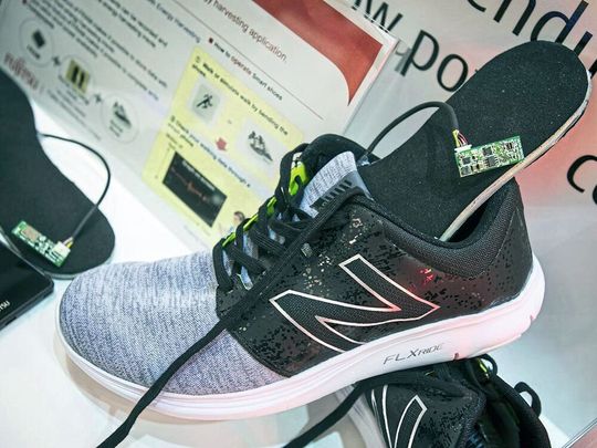 Das Wearable kann auch im Schuh stecken, um Gesundheitsdaten seines Trägers aufzuzeichnen. Das Wearable kann auch im Schuh stecken, um Gesundheitsdaten seines Trägers aufzuzeichnen.