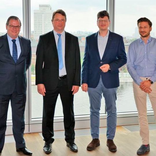 Der neue Vorstand des TIV. v.l.n.r.: Henk Sturme, Vorstandsvorsitzender Michael Jursch (Vorsitz), Dr. Uwe Meyer, Przemyslav Kuś. Der neue Vorstand des TIV. v.l.n.r.: Henk Sturme, Vorstandsvorsitzender Michael Jursch (Vorsitz), Dr. Uwe Meyer, Przemyslav Kuś.