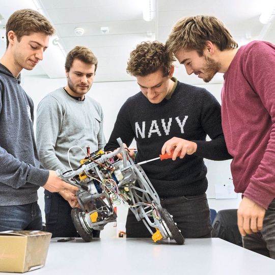 Students from ETH Zurich are developing a jumping robot that can find its way even in impassable terrain. Students from ETH Zurich are developing a jumping robot that can find its way even in impassable terrain.