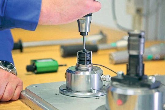 Die Wahl des passenden Schraubwerkzeugs spielt neben der Schulung des Personals und der Verwendung hochwertiger Materialien die Hauptrolle, um die Prozesssicherheit im Montageverfahren zu gewährleisten.