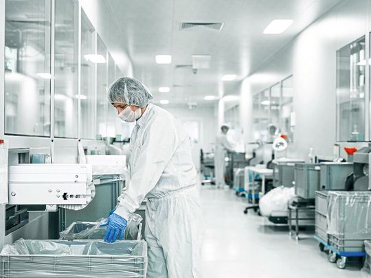 Die neuen Spritzgießmaschinen sind direkt an den Reinräumen der ISO-Klasse 7 angeordnet. Die neuen Spritzgießmaschinen sind direkt an den Reinräumen der ISO-Klasse 7 angeordnet.