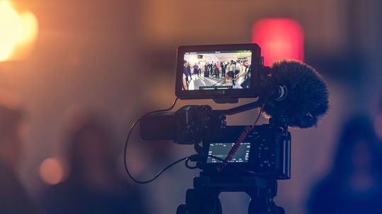 Zu den aktuellen Trends im Content Marketing zählen vor allem auch Video-Ads. Die Video-Kampagnen hierfür müssen perfekt optimiert sein. Zu den aktuellen Trends im Content Marketing zählen vor allem auch Video-Ads. Die Video-Kampagnen hierfür müssen perfekt optimiert sein.