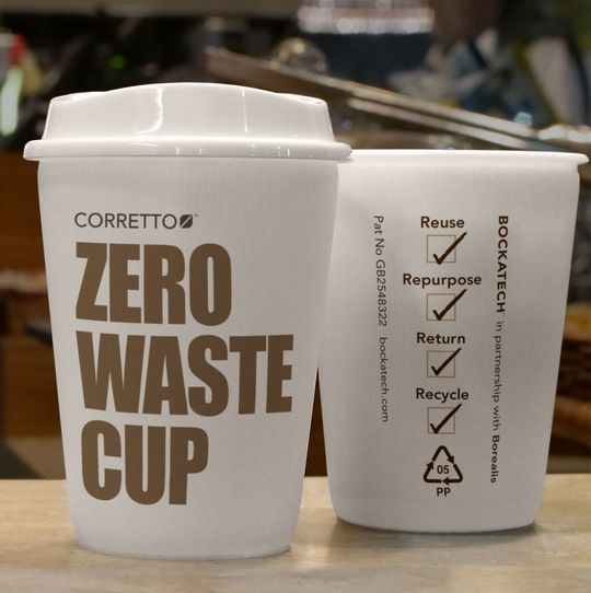 Der „to-go“-Kaffeebeccher Corretto nutzt die Eco Core-Technologie von Bockatech und die Polyolefin-Materialien von Borealis. Der „to-go“-Kaffeebeccher Corretto nutzt die Eco Core-Technologie von Bockatech und die Polyolefin-Materialien von Borealis.