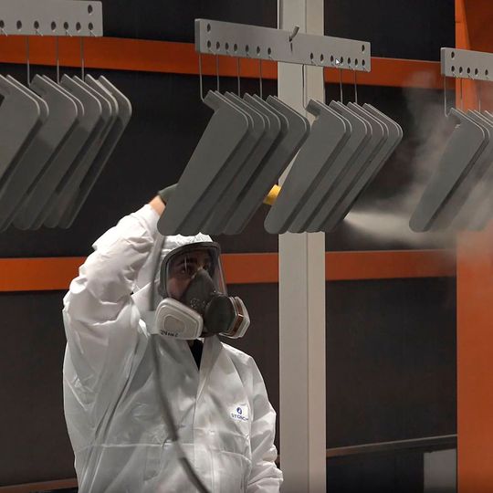 Pulverbeschichten bei Rehm Blechtec. Pulverbeschichten bei Rehm Blechtec.