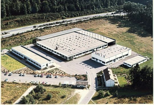 Das Werksgelände der Firma Festo 1969 im saarländischen Rohrbach mit zwei Produktionshallen, einem Auslieferungslager und der Ausbildungswerkstatt. Das Werksgelände der Firma Festo 1969 im saarländischen Rohrbach mit zwei Produktionshallen, einem Auslieferungslager und der Ausbildungswerkstatt.