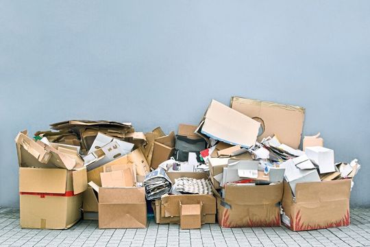 Bevor beschädigte Einrichtung entsorgt wird, sollten zunächst Identität und Wert dokumentiert werden, um anschließend Schadenpositionen geltend machen zu können. Bevor beschädigte Einrichtung entsorgt wird, sollten zunächst Identität und Wert dokumentiert werden, um anschließend Schadenpositionen geltend machen zu können.