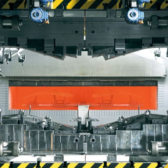 Presshärtewerkzeug aus dem Spezialstahl Thermodur-2383-Supercool von DEW eignet sich für das Presshärten. Presshärtewerkzeug aus dem Spezialstahl Thermodur-2383-Supercool von DEW eignet sich für das Presshärten.