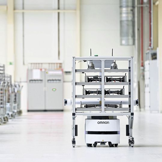 Škoda Auto setzt im Werk Vrchlabí vollautonomen Transportroboter vom Omron ein. Škoda Auto setzt im Werk Vrchlabí vollautonomen Transportroboter vom Omron ein.
