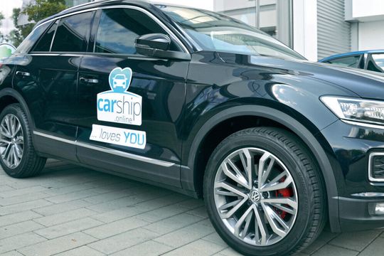 Mit der auffälligen Carship-Beklebung fahren nur Vorführwagen herum. Die vermieteten Fahrzeuge haben lediglich einen kleinen Aufkleber in der Scheibe. Mit der auffälligen Carship-Beklebung fahren nur Vorführwagen herum. Die vermieteten Fahrzeuge haben lediglich einen kleinen Aufkleber in der Scheibe.