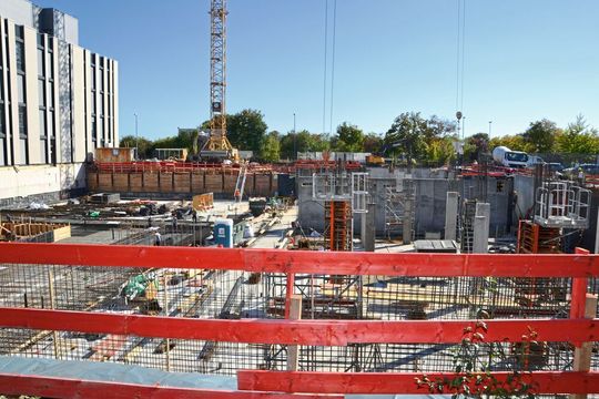 Neben dem Biozentrum I ist bereits der Bau des Biozentrums II im Gange.