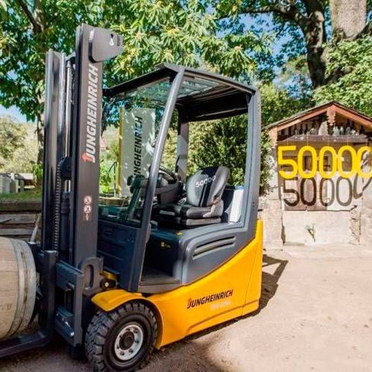 Zwölf Jahre Gebrauchtgerätewerk Dresden haben jetzt den 50.000sten Second-Hand-Stapler hervorgebracht – er geht nach Frankreich. Zwölf Jahre Gebrauchtgerätewerk Dresden haben jetzt den 50.000sten Second-Hand-Stapler hervorgebracht – er geht nach Frankreich.