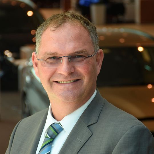 Dirk May übernimmt die Leitung der BMW-Niederlassung Kassel. Dirk May übernimmt die Leitung der BMW-Niederlassung Kassel.