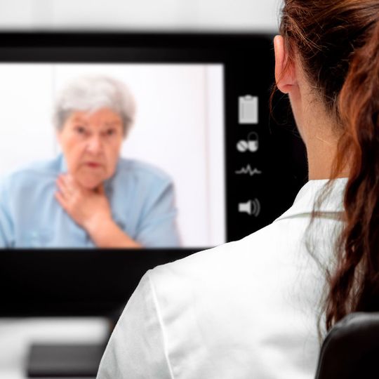 Gerade für ältere Patienten bietet die Telemedizin Vorteile. Gerade für ältere Patienten bietet die Telemedizin Vorteile.