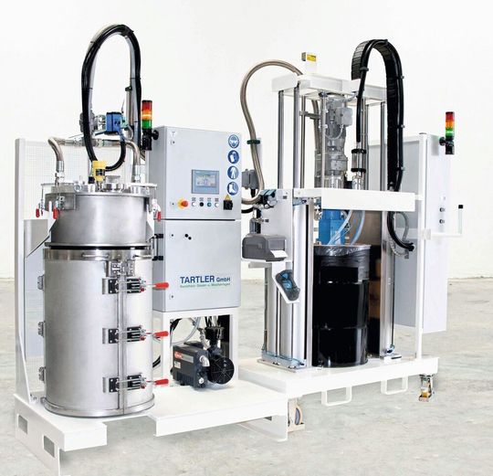 Die Vakuumabfüllanlage Tava 200 F von Tartler sorgt etwa für das störluftfreie Befüllen von 200-l-Fässern mit pastösen oder hochviskosen Fluiden. In Kombination mit dem System Nodopox 200 1K wird die Anlage auf der Fakuma und der Bondexpo zu sehen sein. Die Vakuumabfüllanlage Tava 200 F von Tartler sorgt etwa für das störluftfreie Befüllen von 200-l-Fässern mit pastösen oder hochviskosen Fluiden. In Kombination mit dem System Nodopox 200 1K wird die Anlage auf der Fakuma und der Bondexpo zu sehen sein.