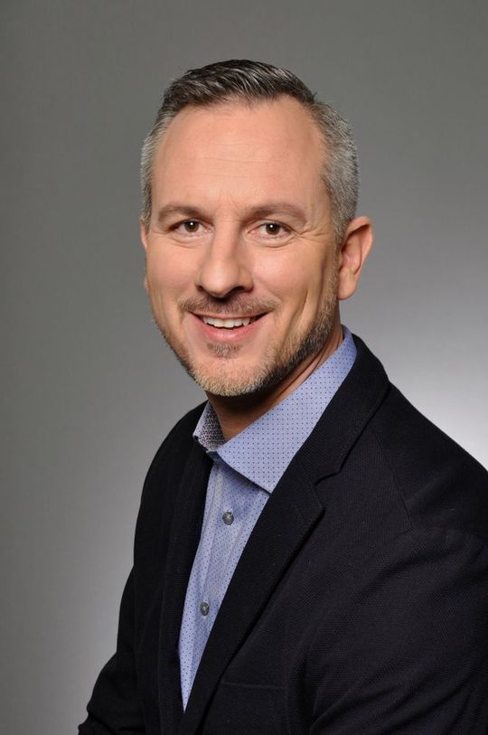 „Bei Innodisk engagieren wir uns für unsere Kunden und Geschäftspartner“, betont Patrik Stocks, Head of Business Development DACH bei Innodisk. „Für ist Service oberstes Gebot.“ „Bei Innodisk engagieren wir uns für unsere Kunden und Geschäftspartner“, betont Patrik Stocks, Head of Business Development DACH bei Innodisk. „Für ist Service oberstes Gebot.“