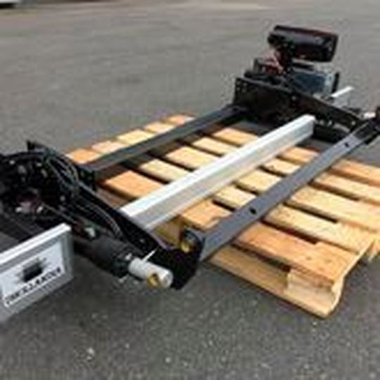 Die DH-LM.08 bietet einen Gewichtsvorteil von über 30 kg zu anderen Hubladebühnen. Die DH-LM.08 bietet einen Gewichtsvorteil von über 30 kg zu anderen Hubladebühnen.
