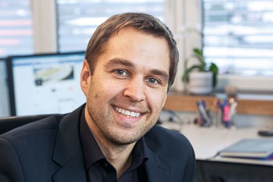 Auf ein Wort: „Mit unserem eigenen Embedded-Team kommen wir der steigenden Nachfrage nach intelligenten Steuerungsmöglichkeiten nach“, sagt Lumitronix-Geschäftsführer Christian Hoffmann. Auf ein Wort: „Mit unserem eigenen Embedded-Team kommen wir der steigenden Nachfrage nach intelligenten Steuerungsmöglichkeiten nach“, sagt Lumitronix-Geschäftsführer Christian Hoffmann.