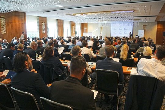 Lieferanten werden zu Wertschöpfungspartnern der Kliniken. Das ist die gemeinsame Vision der Experten aus Klinik und Industrie der 4. Medtech-Vertriebskonferenz von Med-Inform am 18. September 2018 in Düsseldorf mit rund 200 Teilnehmern. Lieferanten werden zu Wertschöpfungspartnern der Kliniken. Das ist die gemeinsame Vision der Experten aus Klinik und Industrie der 4. Medtech-Vertriebskonferenz von Med-Inform am 18. September 2018 in Düsseldorf mit rund 200 Teilnehmern.
