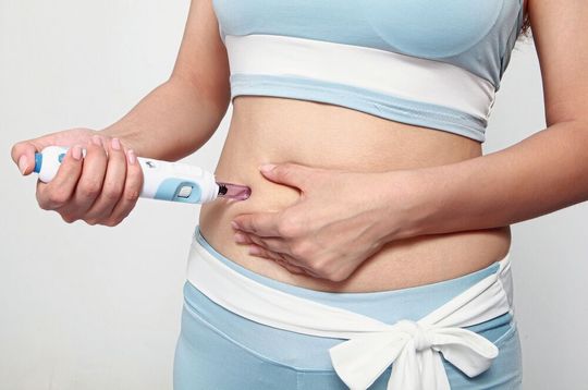Das nadelfreie Injektionssystem von QS Medical Technology könnte das Leben von Millionen Diabetespatienten weltweit erleichtern. Sein Kernstück besteht aus dem Kunststoff Makrolon. Das nadelfreie Injektionssystem von QS Medical Technology könnte das Leben von Millionen Diabetespatienten weltweit erleichtern. Sein Kernstück besteht aus dem Kunststoff Makrolon.