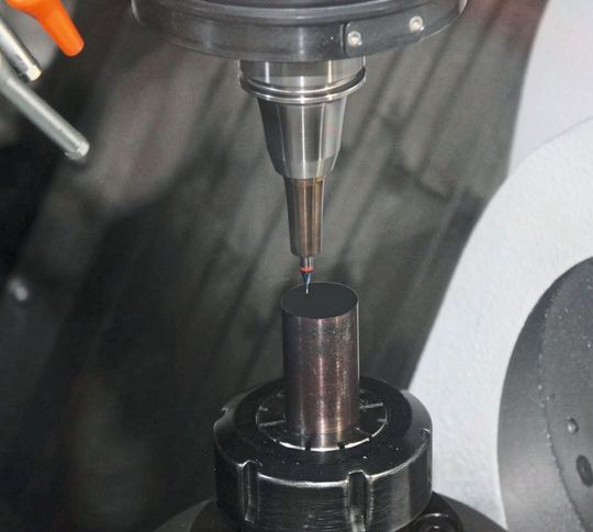 Die „Mikron Mill S 400 U“ von GF Machining Solutions bearbeitet hier ein Tiefziehwerkzeug beim Marburger Werkzeugbauer Seidel. Dort entstehen mithilfe eines umfangreichen Maschinenparks zur Zerspanung etwa hoch präzise Aluminumkomponenten für die Herstellung von Luxusgütern im Premium-Kosmetik- und -Pflegebereich. Die „Mikron Mill S 400 U“ von GF Machining Solutions bearbeitet hier ein Tiefziehwerkzeug beim Marburger Werkzeugbauer Seidel. Dort entstehen mithilfe eines umfangreichen Maschinenparks zur Zerspanung etwa hoch präzise Aluminumkomponenten für die Herstellung von Luxusgütern im Premium-Kosmetik- und -Pflegebereich.