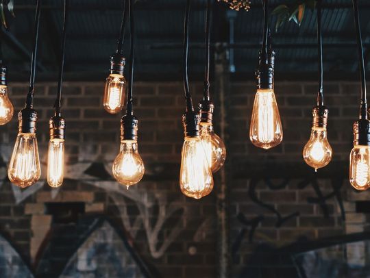 Erfindungen werden meist von Einzelpersonen gemacht, für Innovationen bedarf es allerdings die Zusammenarbeit verschiedener Experten. Erfindungen werden meist von Einzelpersonen gemacht, für Innovationen bedarf es allerdings die Zusammenarbeit verschiedener Experten.
