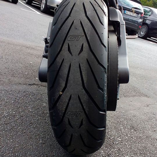 Pirelli Angel GT: Hebt die Buell auf ein neues Niveau. Pirelli Angel GT: Hebt die Buell auf ein neues Niveau.