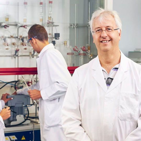 Professor Helmut Ehrenberg vom Institut für Angewandte Materialien (IAM) des KIT koordiniert in „Fest Batt“ die Methodenplattform Charakterisierung. Professor Helmut Ehrenberg vom Institut für Angewandte Materialien (IAM) des KIT koordiniert in „Fest Batt“ die Methodenplattform Charakterisierung.