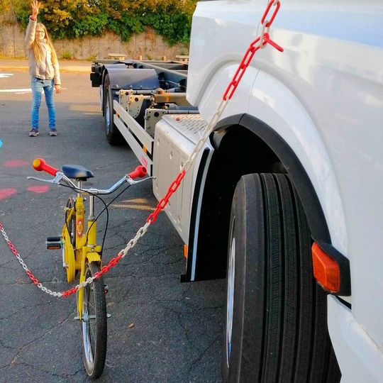 Der „tote Winkel“ neben dem Lkw ist eine der gefährlichsten „Fallen“ im Straßenverkehr. Der „tote Winkel“ neben dem Lkw ist eine der gefährlichsten „Fallen“ im Straßenverkehr.