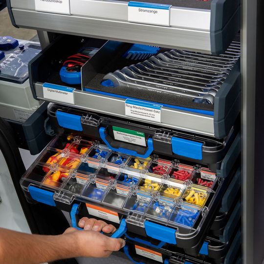 Label für Koffer und Boxen können individuell und farblich nach Art oder Zugehörigkeit gekennzeichnet online beschriftet udn bestellt werden. Label für Koffer und Boxen können individuell und farblich nach Art oder Zugehörigkeit gekennzeichnet online beschriftet udn bestellt werden.