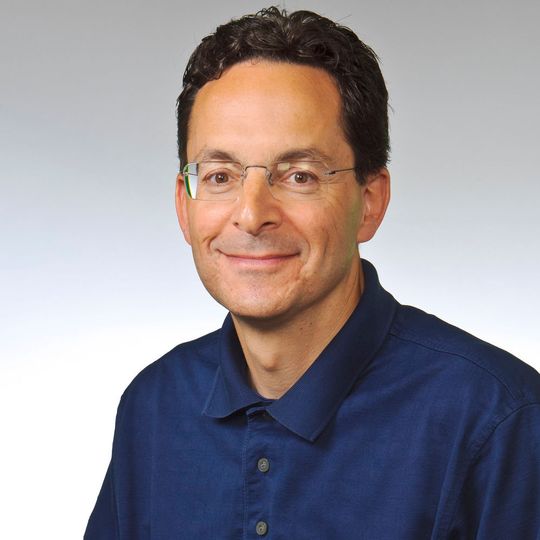 Richard Rovner, Vice President of Marketing von MathWorks: "MATLAB, Simulink und die entsprechenden Toolboxen erlauben die schnelle Entwicklung von Algorithmen und die automatische Codegenerierung für Computer Vision, Signalverarbeitung, Robotik sowie Steuerungs- und Regelsysteme." Richard Rovner, Vice President of Marketing von MathWorks: "MATLAB, Simulink und die entsprechenden Toolboxen erlauben die schnelle Entwicklung von Algorithmen und die automatische Codegenerierung für Computer Vision, Signalverarbeitung, Robotik sowie Steuerungs- und Regelsysteme."
