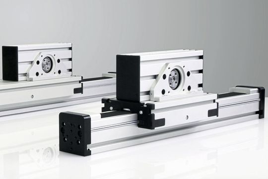 Die Lineareinheit mit Omega-Antrieb bietet ein variables Motoranbaukonzept. Die Lineareinheit mit Omega-Antrieb bietet ein variables Motoranbaukonzept.