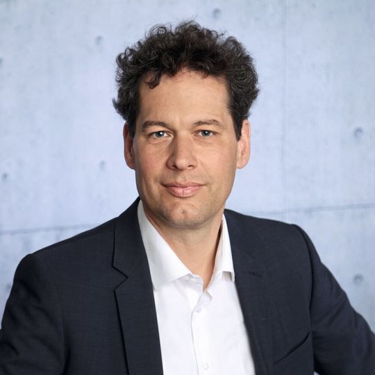 Dr. Andreas Bamberg, Leiter Process & Project Engineering Merck stellt das Pilotprojekt „Next Generation Production @ Merck“ vor. Dr. Andreas Bamberg, Leiter Process & Project Engineering Merck stellt das Pilotprojekt „Next Generation Production @ Merck“ vor.
