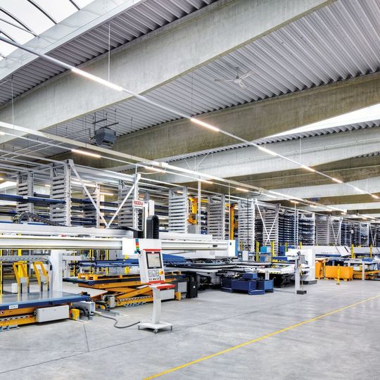 Bis zu 700 Fahraufträge pro Tag werden derzeit von dem Lagersystem bewältigt. Bis zu 700 Fahraufträge pro Tag werden derzeit von dem Lagersystem bewältigt.