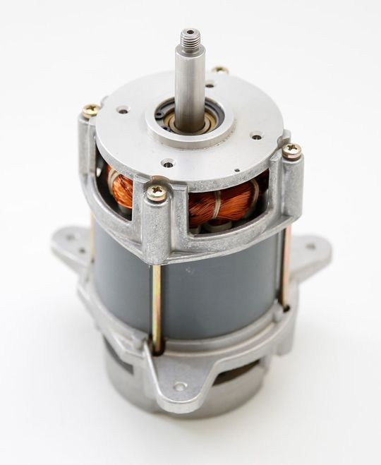 Motoren für Zentrifugen müssen kompakt sein, hohe Drehzahlen erreichen sowie möglichst leise und vibrationsarm laufen.