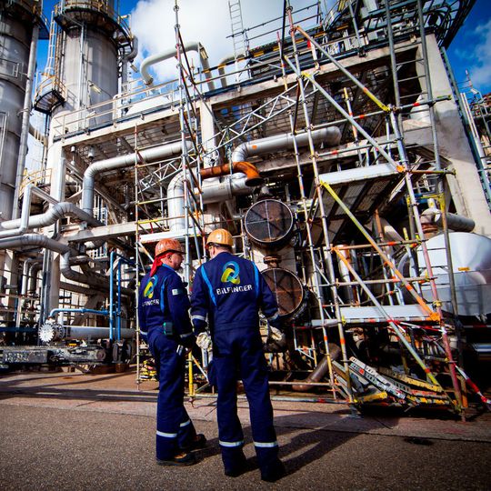 Unter den Industriedienstleistern belegt Bilfinger zum zehnten Mal in Folge den Spitzenplatz. Unter den Industriedienstleistern belegt Bilfinger zum zehnten Mal in Folge den Spitzenplatz.