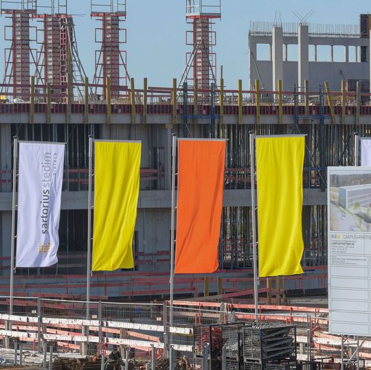 Ende soll hier kein Rohbau mehr stehen. Dann soll das Cell Culture Technology Center eröffnet werden. Ende soll hier kein Rohbau mehr stehen. Dann soll das Cell Culture Technology Center eröffnet werden.