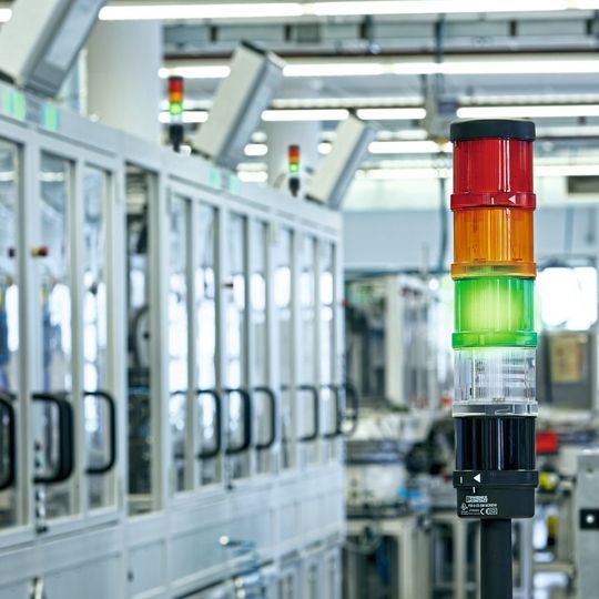 Bild 1: Der Grad der Automatisierung nimmt in jeder Branche zu – in der automatisierten industriellen Produktion spielt ein umfassendes Überspannungsschutz-Konzept eine wichtige Rolle. Bild 1: Der Grad der Automatisierung nimmt in jeder Branche zu – in der automatisierten industriellen Produktion spielt ein umfassendes Überspannungsschutz-Konzept eine wichtige Rolle.