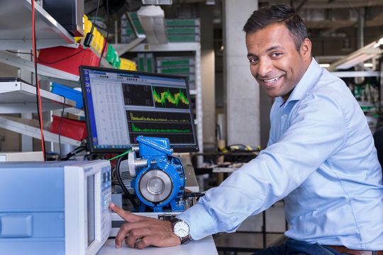 Leistungsanalyse mit einer Messgenauigkeit von ±0,03% bei 50/60 Hz bietet Yokogawa mit dem WT5000. Leistungsanalyse mit einer Messgenauigkeit von ±0,03% bei 50/60 Hz bietet Yokogawa mit dem WT5000.