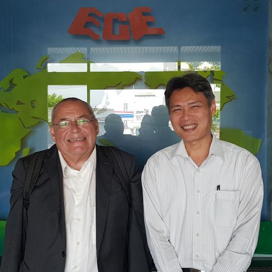Jimmy Huang (rechts) mit ELEKTRONIKPRAXIS-Redakteur Thomas Kuther. Jimmy Huang (rechts) mit ELEKTRONIKPRAXIS-Redakteur Thomas Kuther.