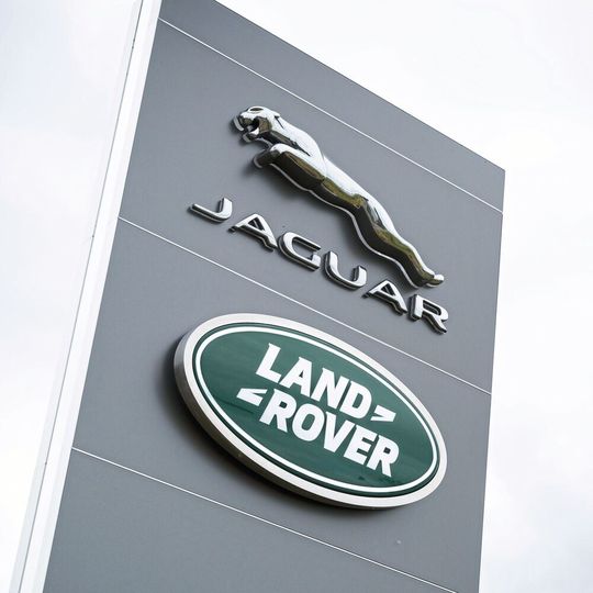 Jaguar Land Rover hat zum vierten Mal den Customer First Award verliehen. Jaguar Land Rover hat zum vierten Mal den Customer First Award verliehen.
