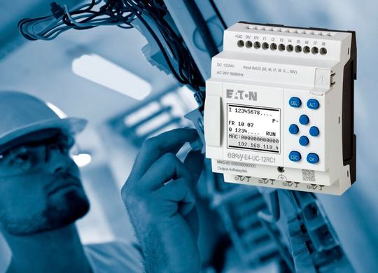 Besucher der diesjährigen SPS IPC Drives können sich am Messestand von Eaton in Halle 9, Stand 371, an mehreren Workstations mit Programmierübungen von der einfachen Handhabung und den neuen Möglichkeiten der Steuerrelais-Serie Easy E4 überzeugen. Besucher der diesjährigen SPS IPC Drives können sich am Messestand von Eaton in Halle 9, Stand 371, an mehreren Workstations mit Programmierübungen von der einfachen Handhabung und den neuen Möglichkeiten der Steuerrelais-Serie Easy E4 überzeugen.
