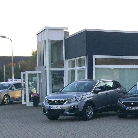 Der Peugeot-Betrieb Dehn in Cuxhaven gehört seit Mitte August zur Auto-Domicil-Gruppe. Der Peugeot-Betrieb Dehn in Cuxhaven gehört seit Mitte August zur Auto-Domicil-Gruppe.
